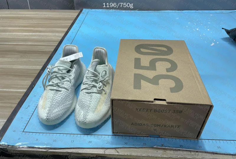 Yeezy 350 V2 “OG” Cloud White 9