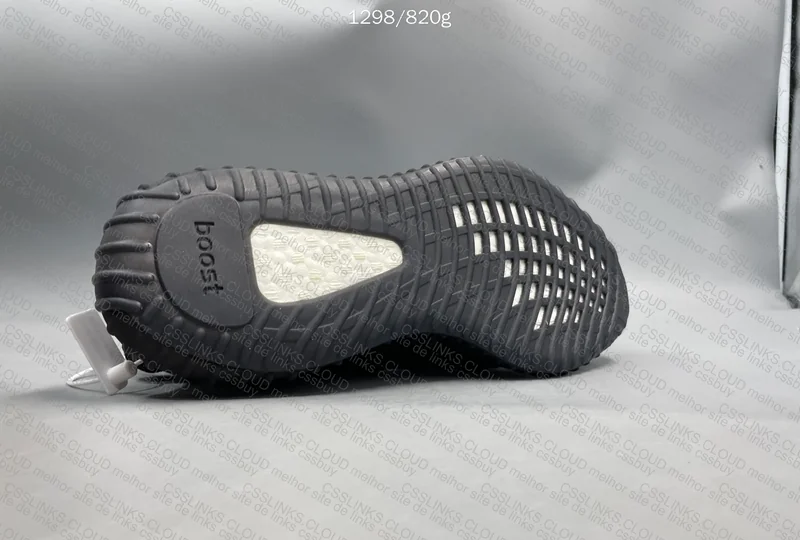 Yeezy 350 V2 Onyx 7