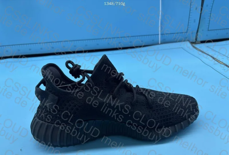 Yeezy 350 V2 Onyx 3