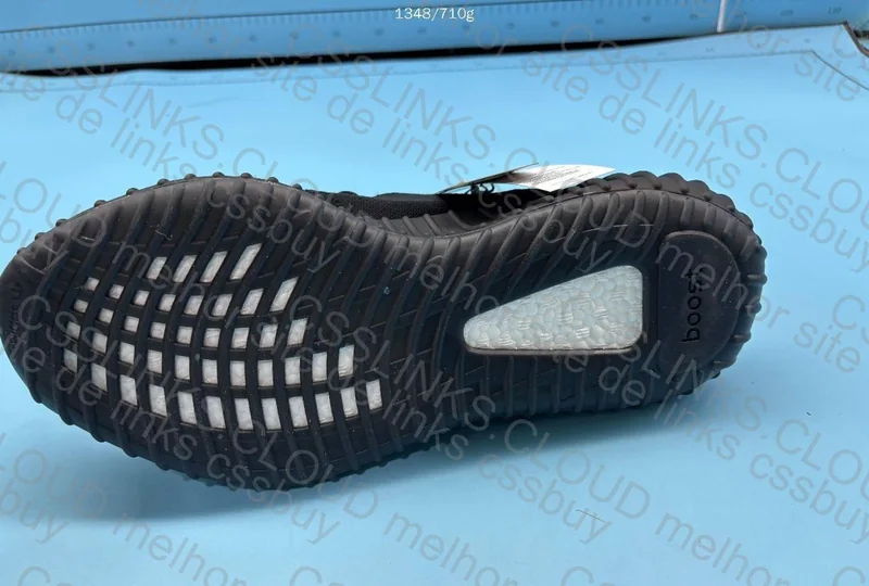 Yeezy 350 V2 Onyx 4