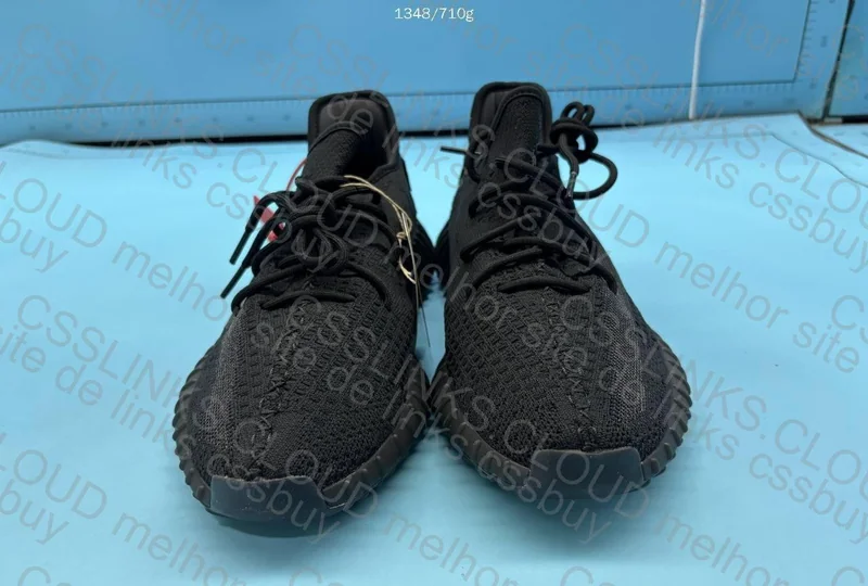 Yeezy 350 V2 Onyx 7
