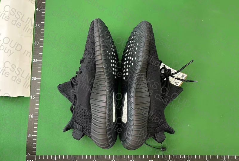Yeezy 350 v2 Onyx 2