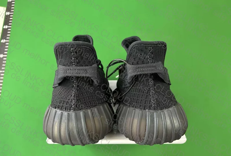 Yeezy 350 v2 Onyx 3