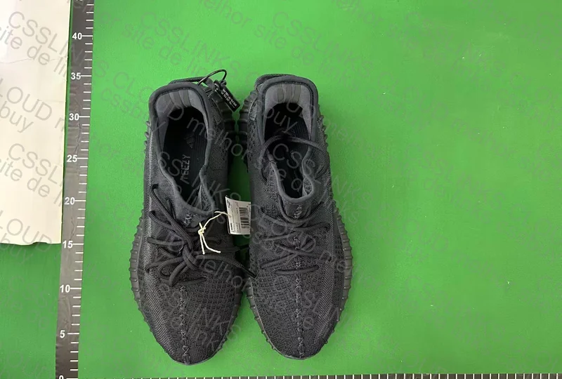 Yeezy 350 v2 Onyx 4