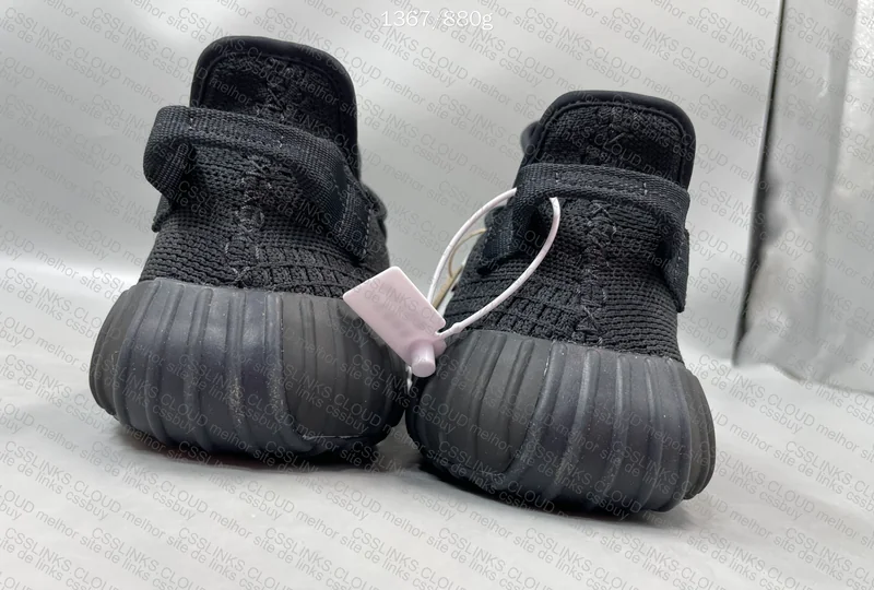 Yeezy 350 v2 ONYX - LW 7