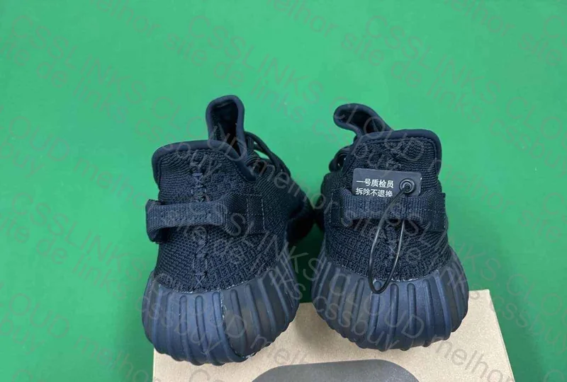 Yeezy 350 v2 Onyx LW 3