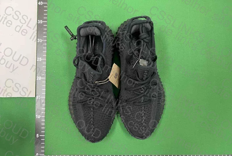 Yeezy 350 v2 Onyx LW 4