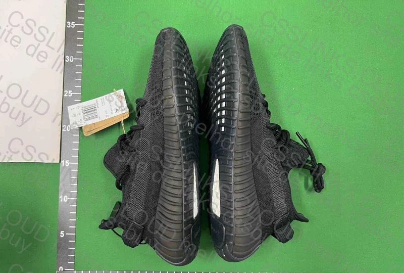 Yeezy 350 v2 Onyx LW 6