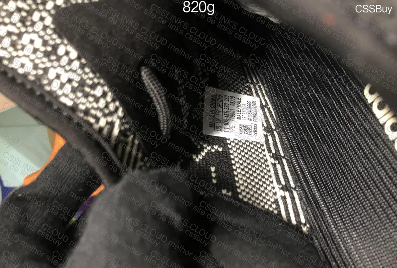 Yeezy 350 V2 OREO 3