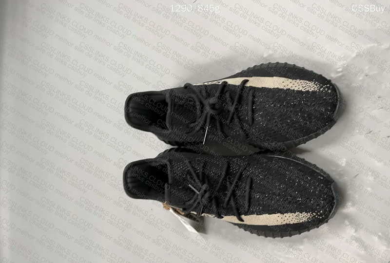 Yeezy 350 v2 OREO 4