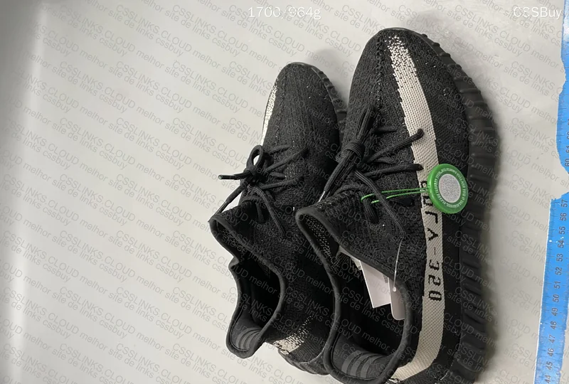 Yeezy 350 v2 Oreo