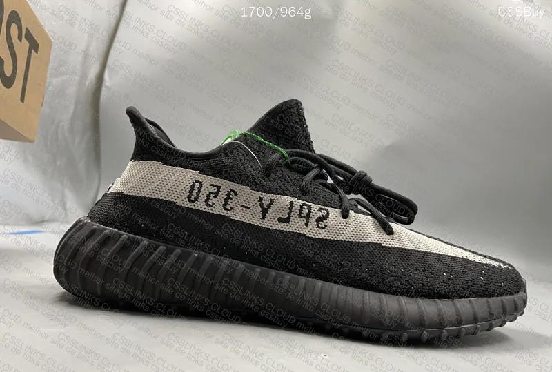 Yeezy 350 v2 Oreo 4