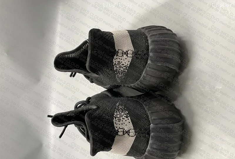 Yeezy 350 v2 Oreo 5