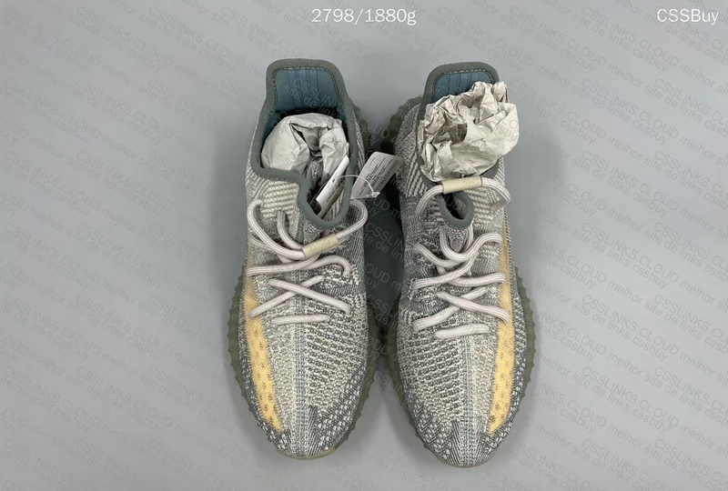Yeezy 350 V2 - Sale - Random CW