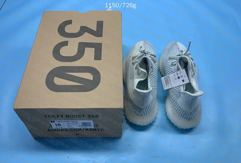 Yeezy 350 v2 [Small OG] - Cloud White