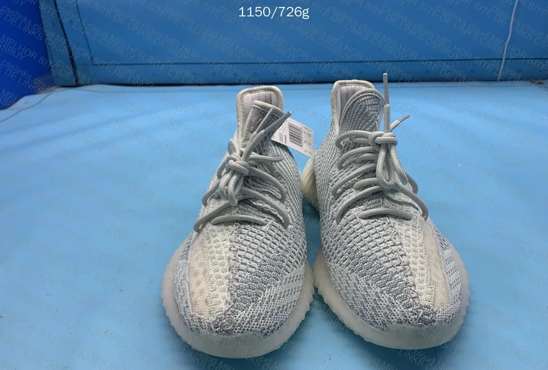 Yeezy 350 v2 [Small OG] - Cloud White 2