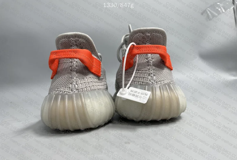 Yeezy 350 V2 Tail Light (GL?) 3