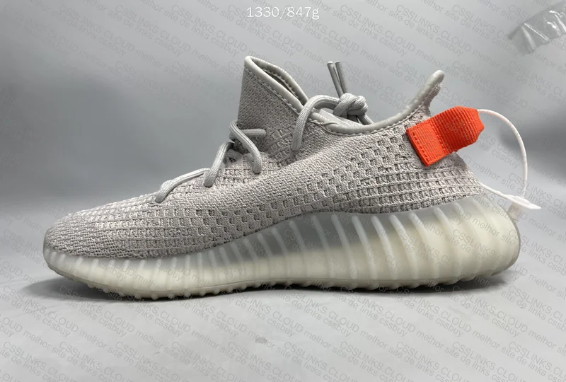 Yeezy 350 V2 Tail Light (GL?) 4