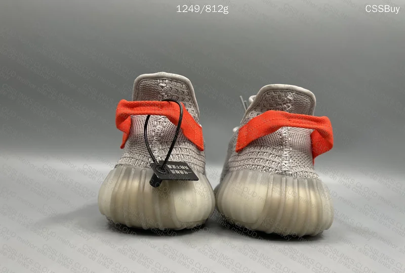 Yeezy 350 V2 Tail Light GL?? 3