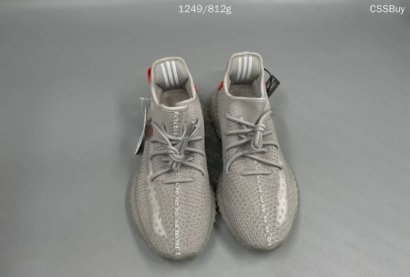 Yeezy 350 V2 Tail Light GL?? 4