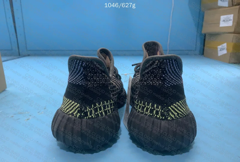 Yeezy 350 V2 Yecheil (Blind Box) 3