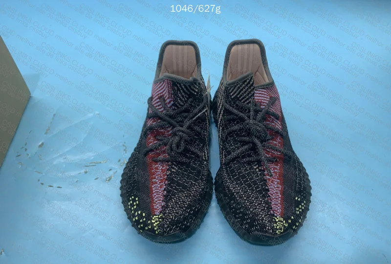 Yeezy 350 V2 Yecheil (Blind Box) 4