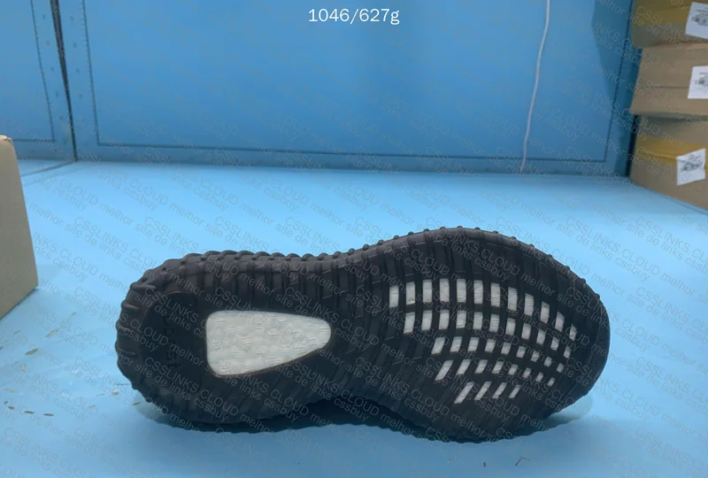Yeezy 350 V2 Yecheil (Blind Box) 7