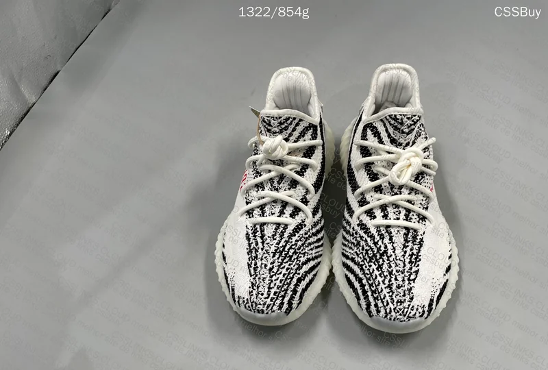 YEEZY 350 v2 zebra. GL? 5
