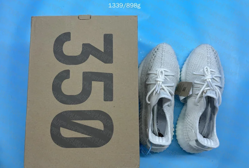 yeezy 350 white