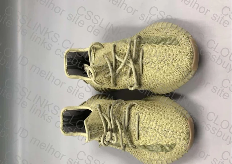 Yeezy 350v2 - 109y