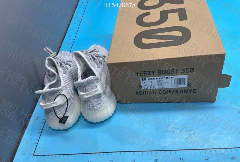 Yeezy 350V2 3