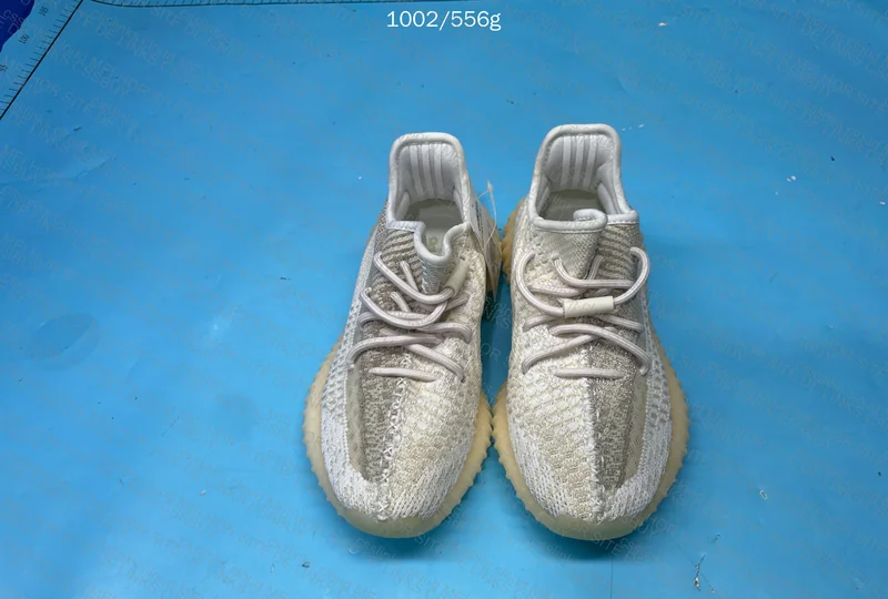 YEEZY 350V2 BLIND S2