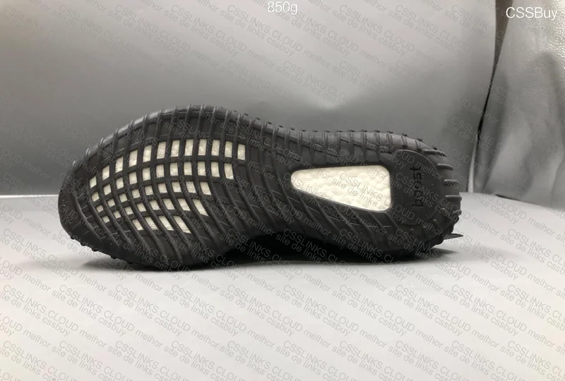 Yeezy 350V2 BRED 4
