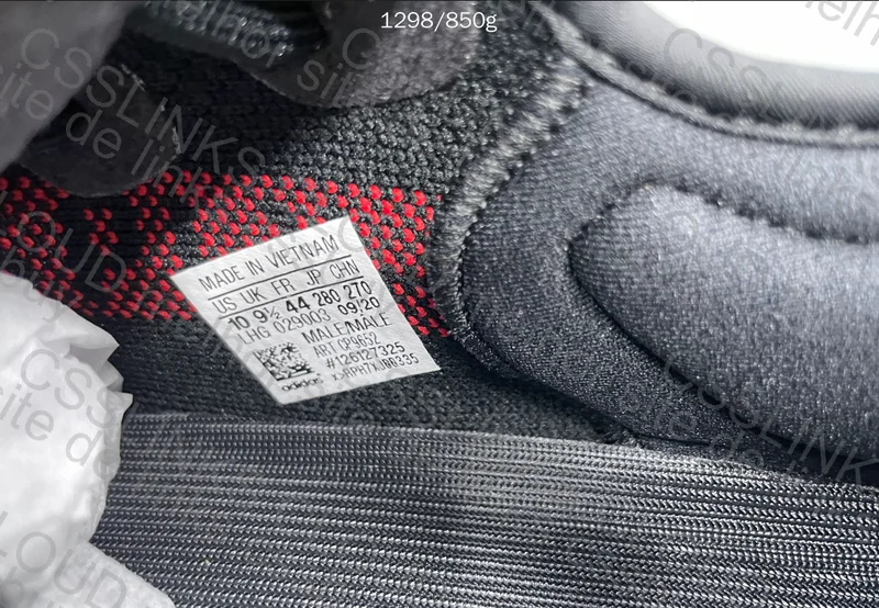Yeezy 350v2 "Bred" - LW