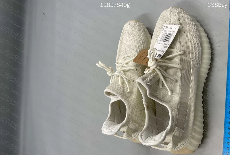 YEEZY 350V2 (me ajudem a decidir se devo trazer) 3