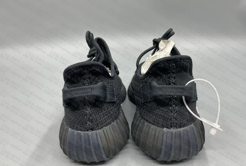 Yeezy 350v2 onyx LW 3