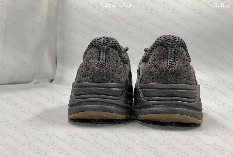 Yeezy 700 - 120y gl? 3