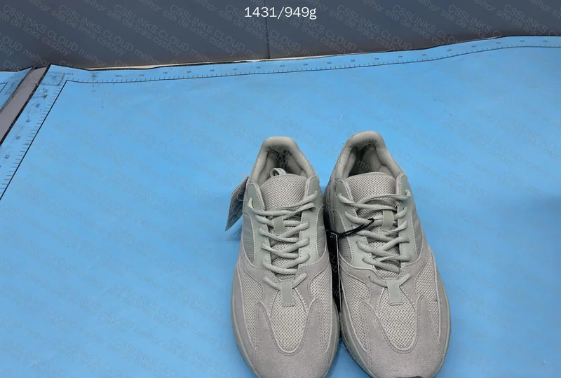 Yeezy 700 - 59y - OWF