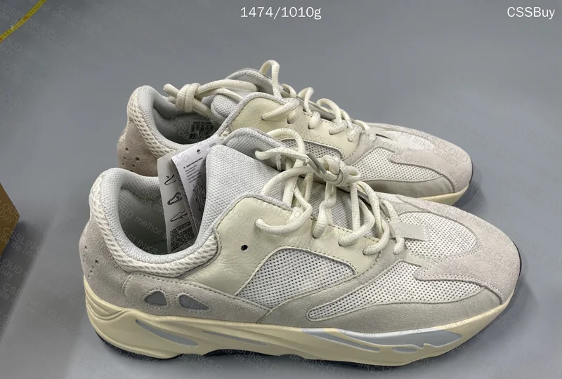 Yeezy 700 Analog STOS, GL?