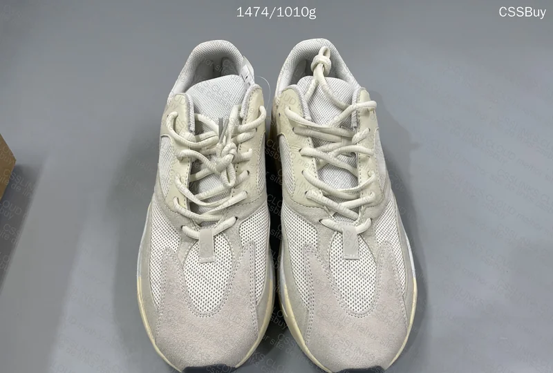 Yeezy 700 Analog STOS, GL? 2