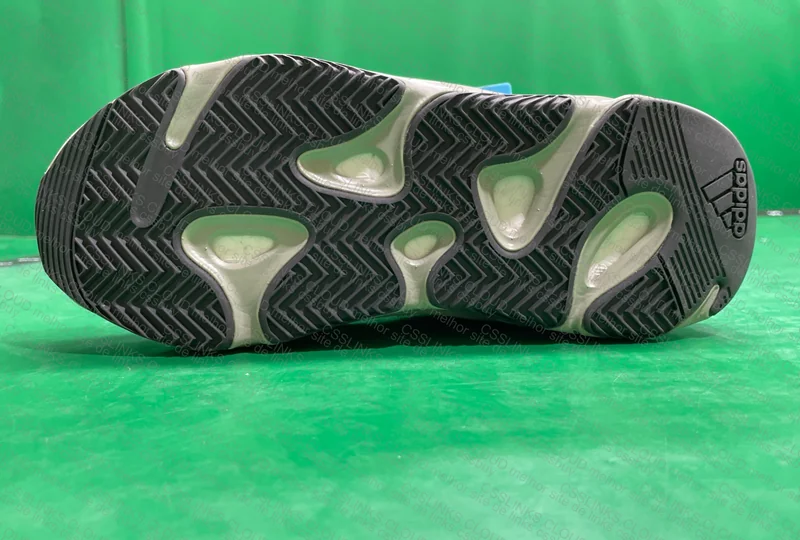 Yeezy 700 barateza 9