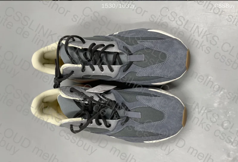 Yeezy 700 - Magnet