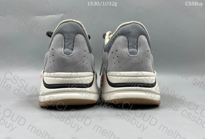 Yeezy 700 - Magnet 3