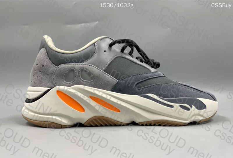 Yeezy 700 - Magnet 5