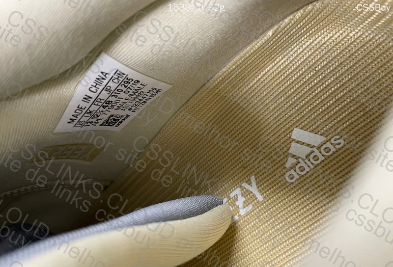 Yeezy 700 - Magnet 6
