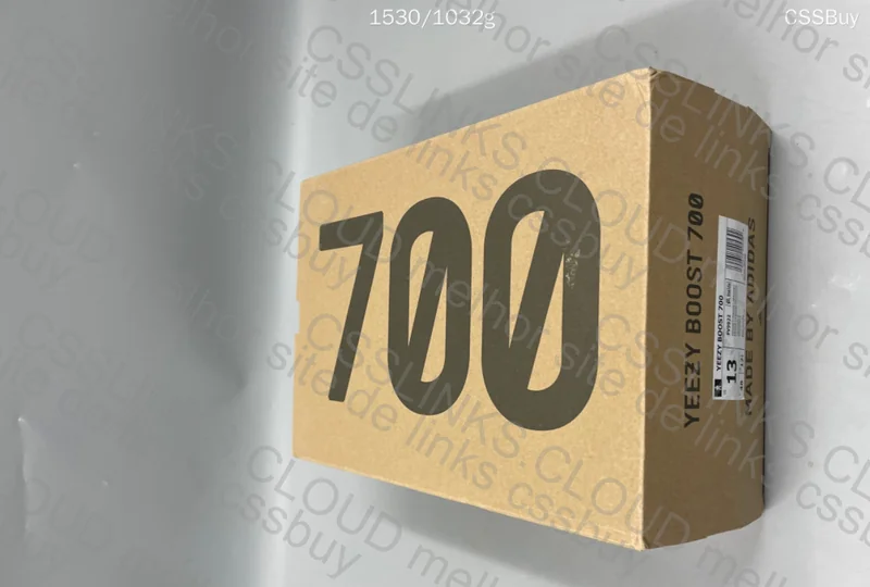 Yeezy 700 - Magnet 8