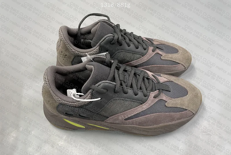 Yeezy 700 mauve