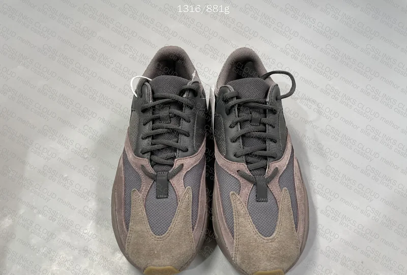 Yeezy 700 mauve 2