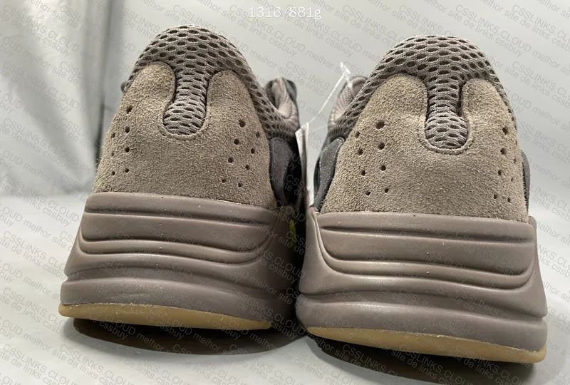 Yeezy 700 mauve 4
