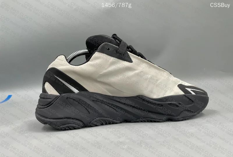 Yeezy 700 MNVN Bone GL? 3